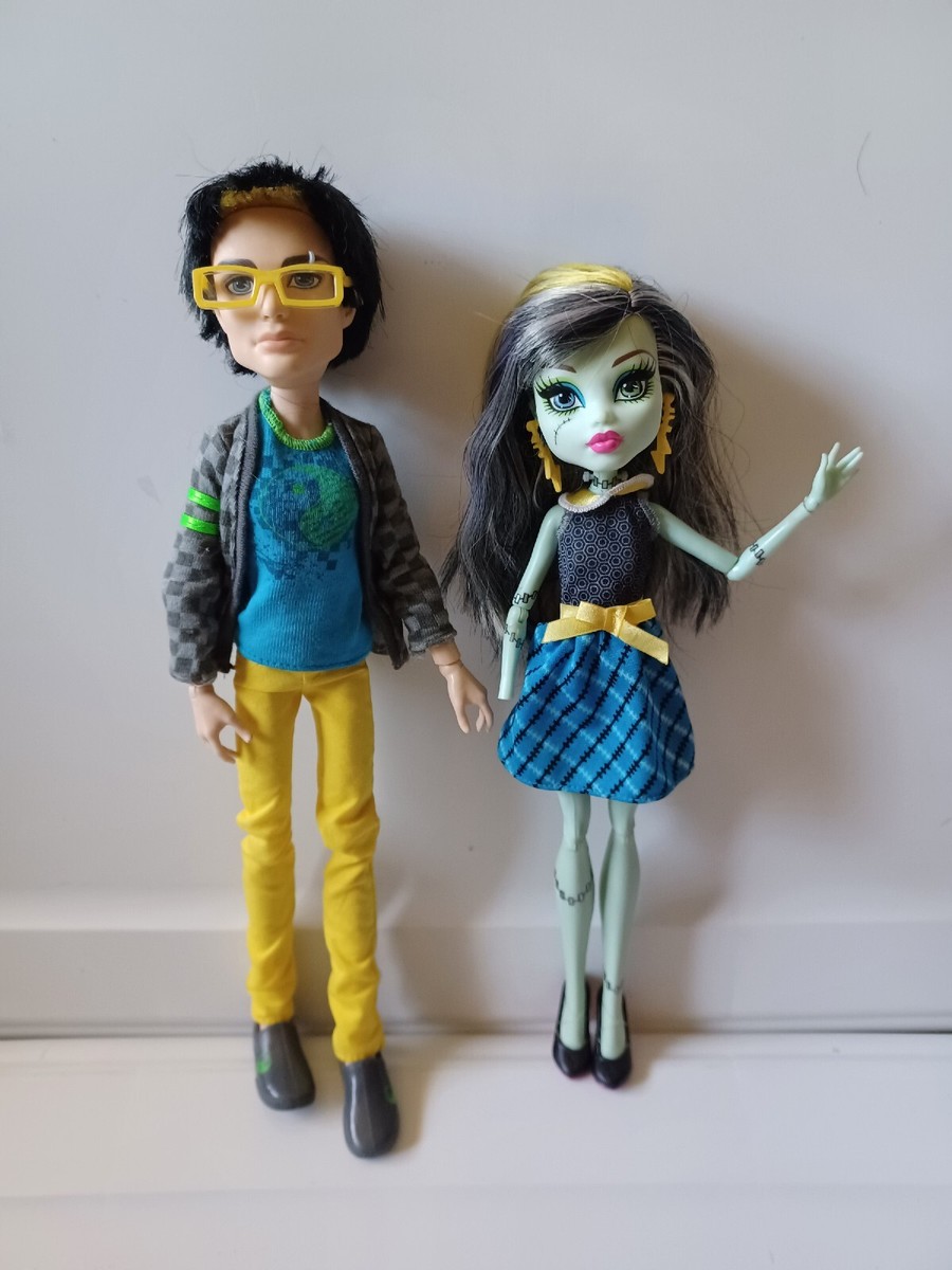 Monster High Picnic Casket Frankie Stein & Jackson Jekyll Doll LOT
