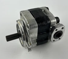 Hyster 8822400 Hydraulic Gear Pump Made in Japan thumbnail 3