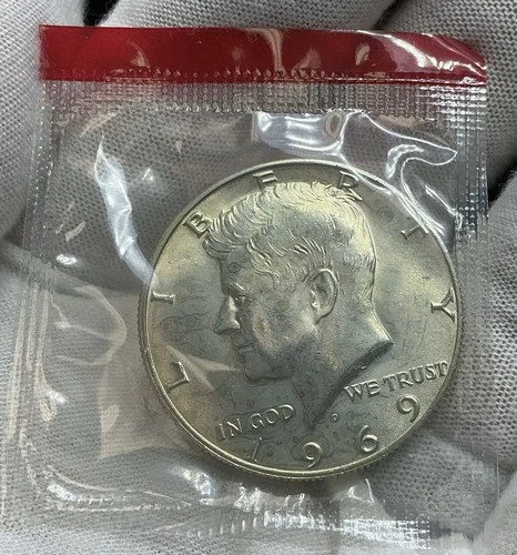 1969 D KENNEDY HALF 40 % SILVER  UNCIRCULATED STILL IN MINT CELLO P160