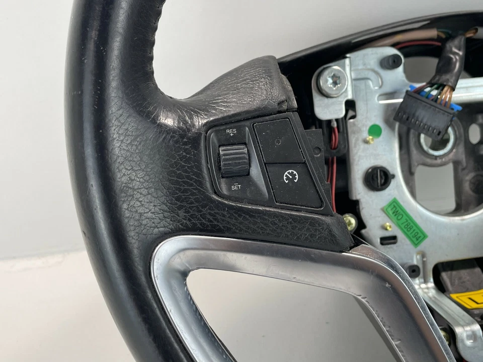 Volante lateral izquierdo Saturn Vue 2008-2010 con control de crucero de volumen de audio OEM Foto 3 de 4