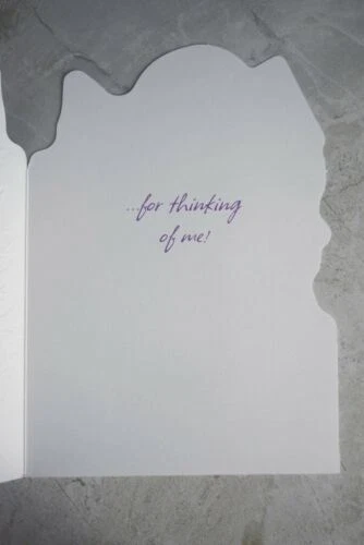 Tarjeta de agradecimiento Paramount tarjeta de felicitación con rosas pastel en un diseño de cesta de mimbre Foto 2 de 3