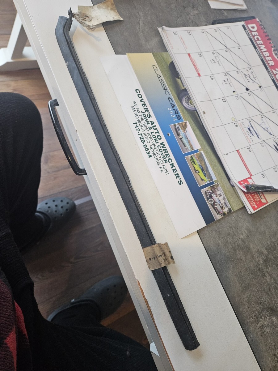 NOS 1968 1969 FORD TORINO convertible Glass weather stripping