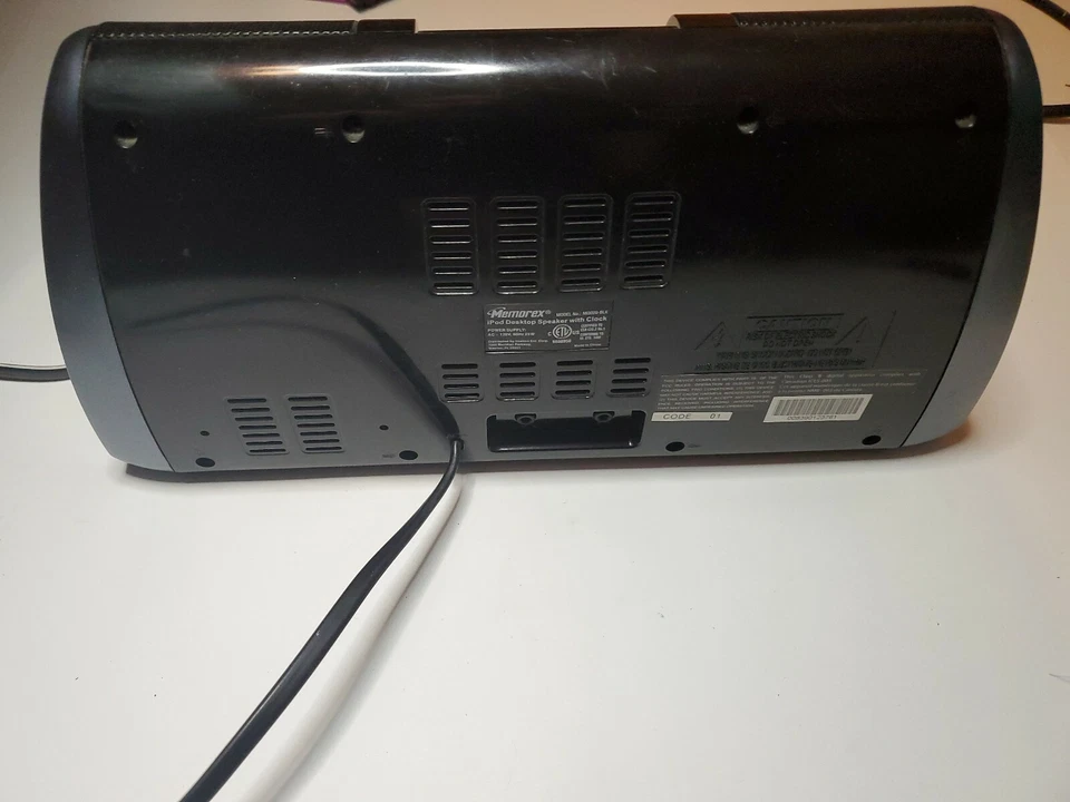 Altavoz con reloj Memorex MI3020 iPod/iPhone - negro Foto 2 de 2