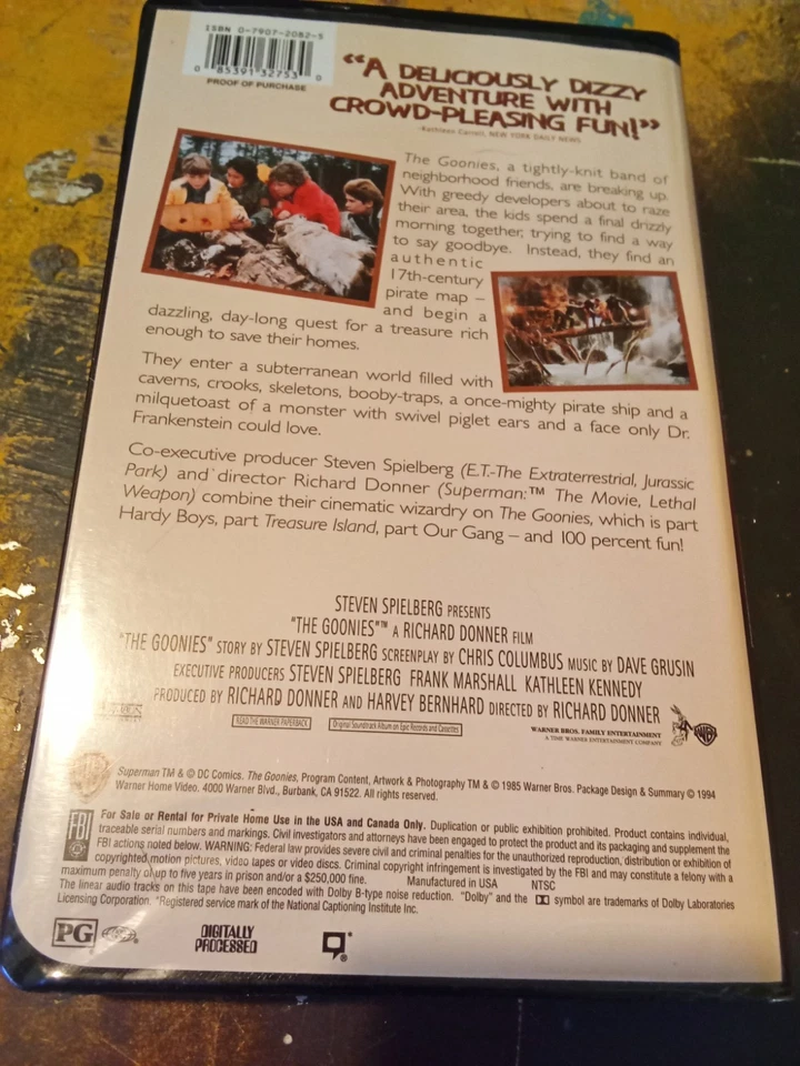 The Goonies VHS 1985 Collectible Rare Black Clamshell Case Foto 2 de 4