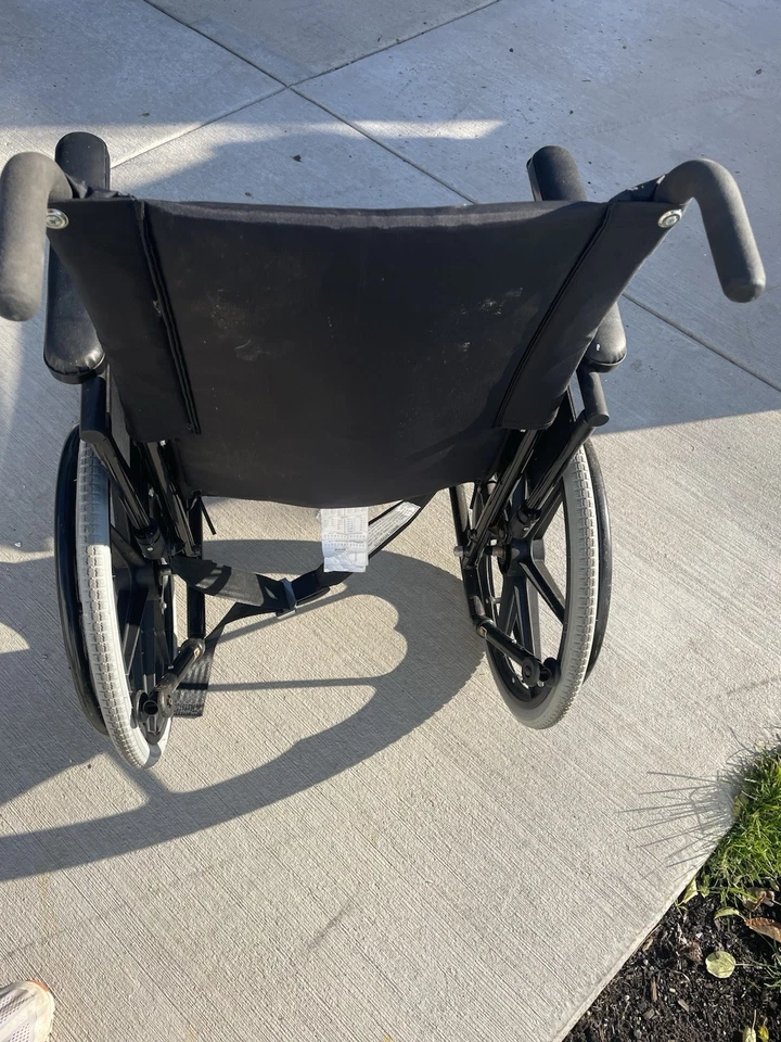 Silla de ruedas Invacare 9000 XT usada número de modelo 9XT Foto 4 de 4