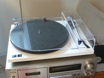 Thorens TD 203 mit Ortofon 2M blue