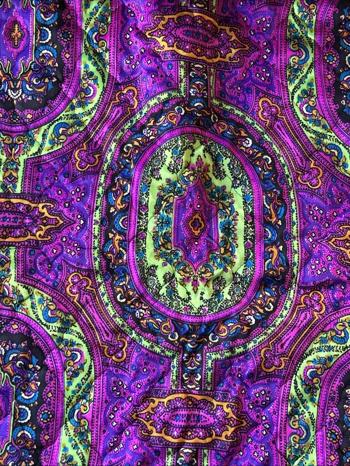 Vtg 60s Fabric Quilted Satin Medallion Bright Purple Green 2+ yds  43" x 86" - Image 2 of 3