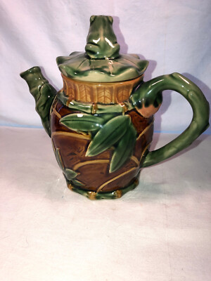 Majolica Frog Finial Tea Pot With Lid Mint