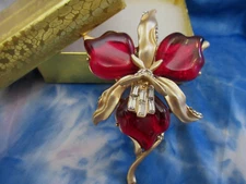 AMAZING HOLIDAY FLOWER BROOCH FLOWER RED MATTE GOLD CRYSTAL RHINESTONES NEW
