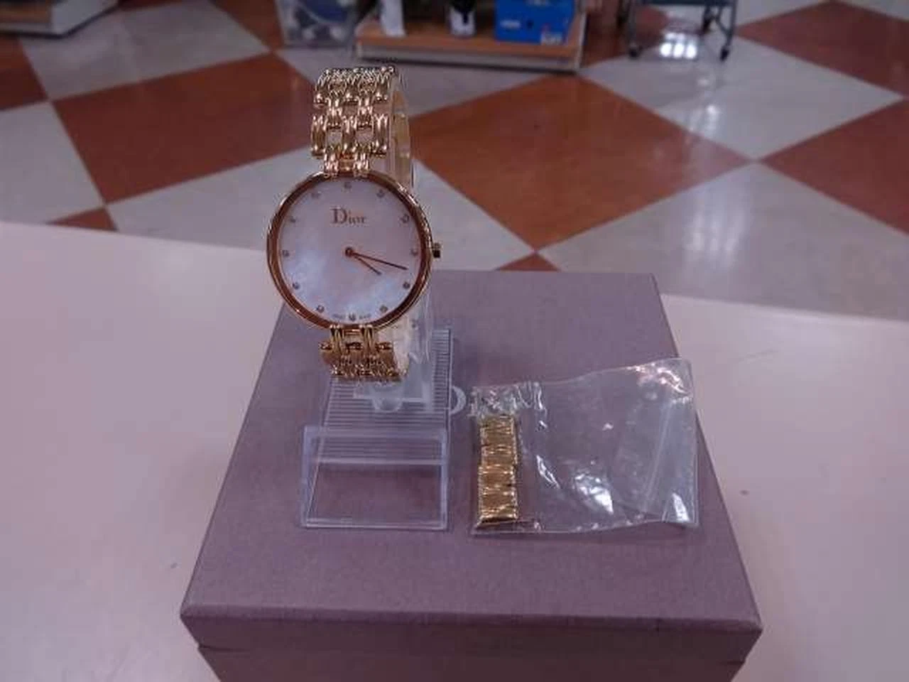 Christian Dior Pagira Raj 12P diamant quartz plaqué or occasion