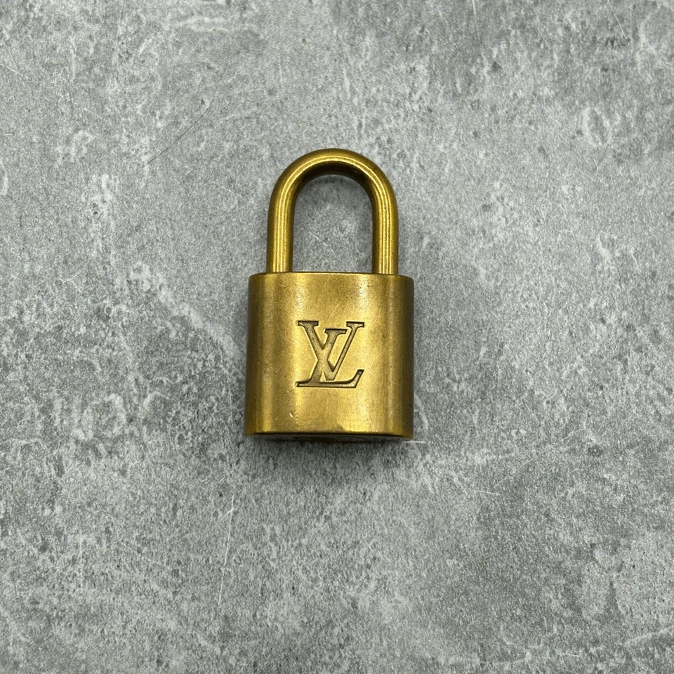 Auténtico Louis Vuitton Oro Latón Candado y Llave Conjunto Bolso Dije #330 Foto 4 de 4
