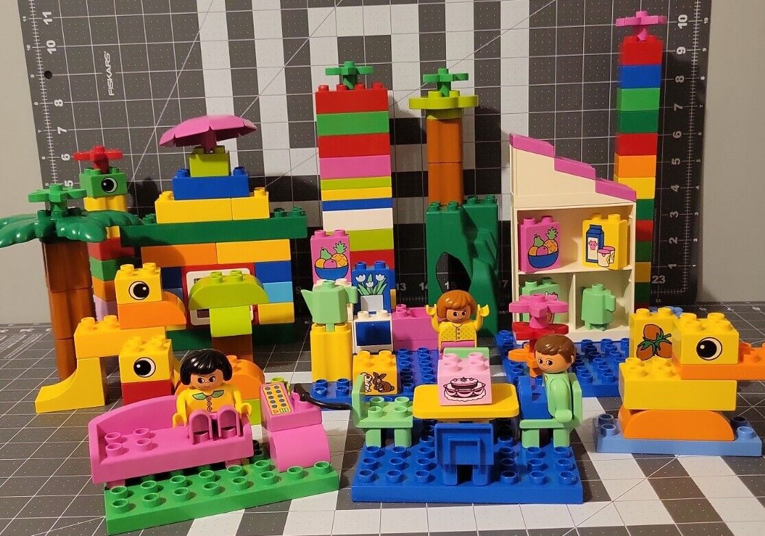 Lego Duplo 125+ pcs,  Minifigurers Kitchen Table Food People