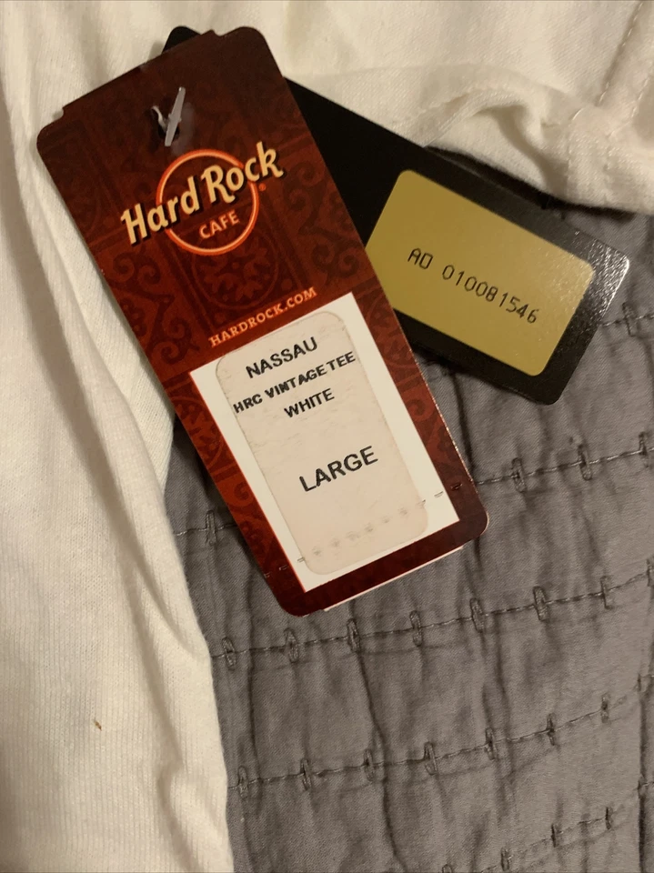 Hard Rock Cafe Nassau Bahamas  T-Shirt Mens Size Large Like New With Tags - Image 4 of 4