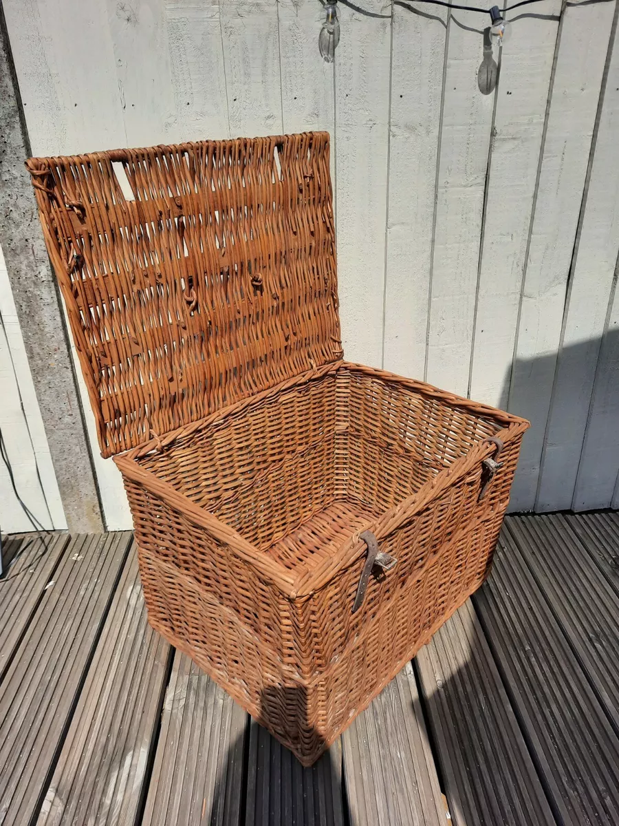 Large laundry 2024 wicker basket