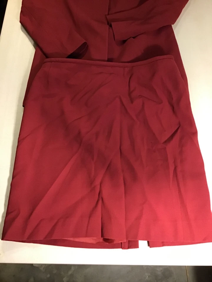 Blazer de lana y falda granate Armani Collezioni talla 46 Foto 2 de 4