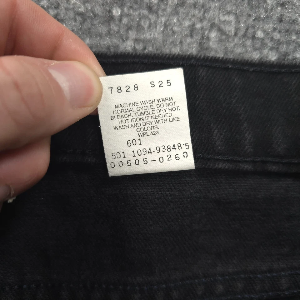 Pantalones de mezclilla Levis vintage para hombre 38x32 negros 505 regular rectos grunge años 90 EE. UU. Foto 3 de 4