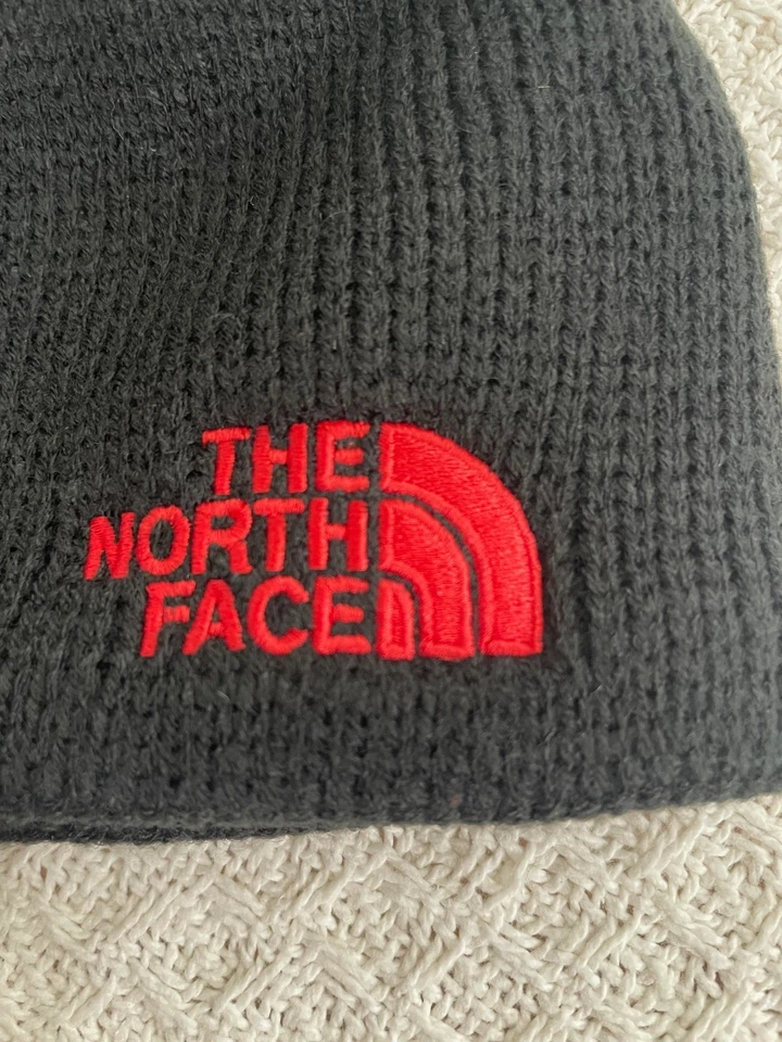 NUEVO CON ETIQUETAS The North Face Juvenil Unisex Bones Gorro Material Reciclado - Negro/Rojo - M Foto 2 de 4