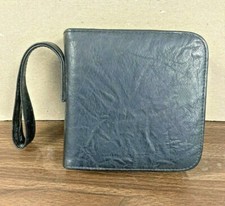 24 CD WALLET Carrying case nylon cover, textured grip, zipper closure