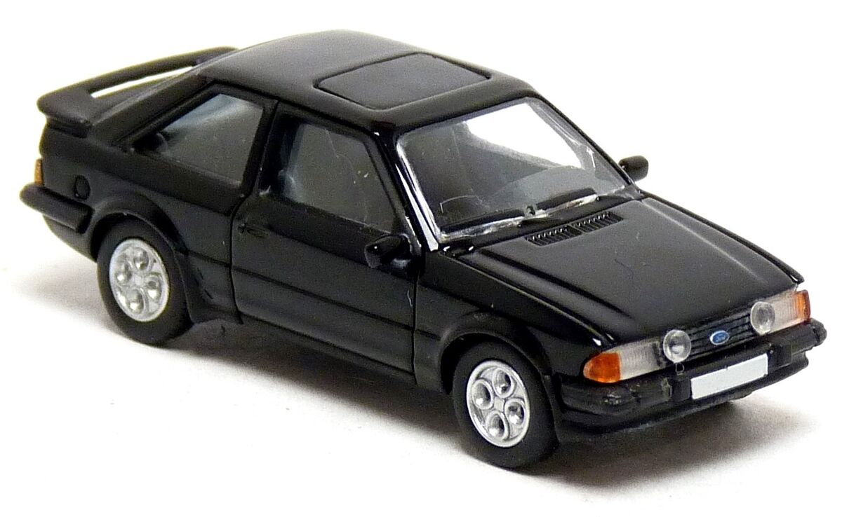 Premium ClassiXXs PCX 87 - Ford Escort Mk3 XR3 1981 - PKW Premium ClassiXXs PCX 87 - Ford Escort Mk3 XR3 1981 - PKW