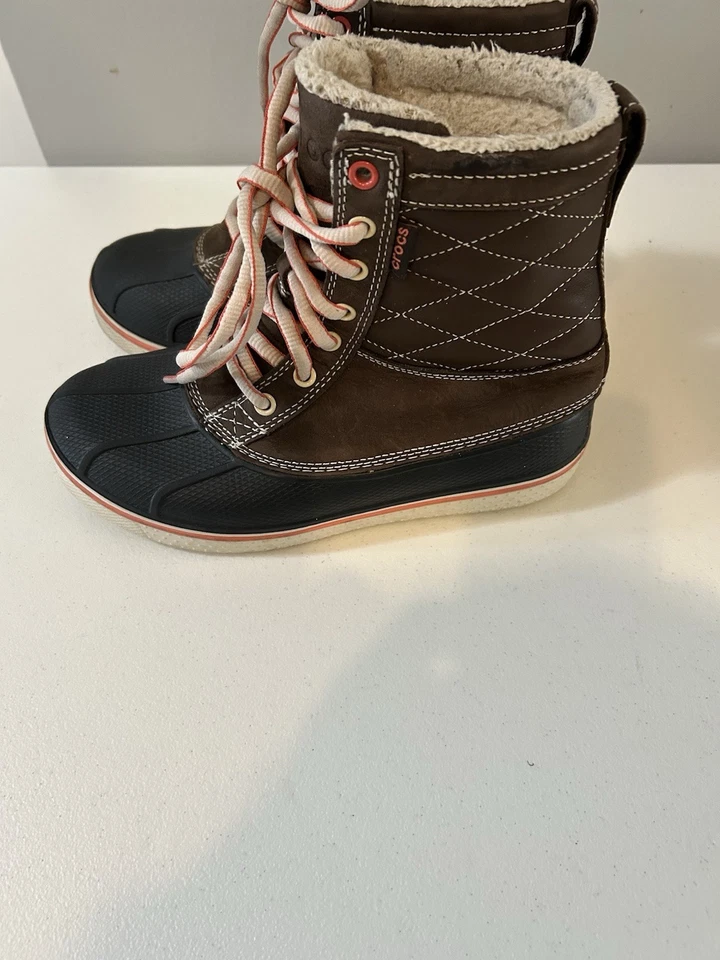 Crocs 靴子女式 8 码 Allcast 防水隔热鸭鞋 16035 — 第 3/4 张图片