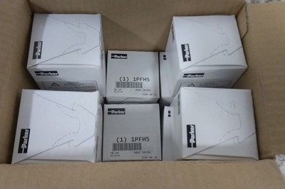Parker Legris 3199 08 10 80 Pk 8 mm / 1/8 In Fitting 290 Max PSI Male Elbow