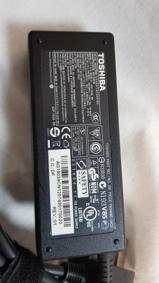 Toshiba satellite pro u300 13.3" Laptop Intel Core 2 Duo T5450 2GB 320GB, NO OS - Image 4 of 4