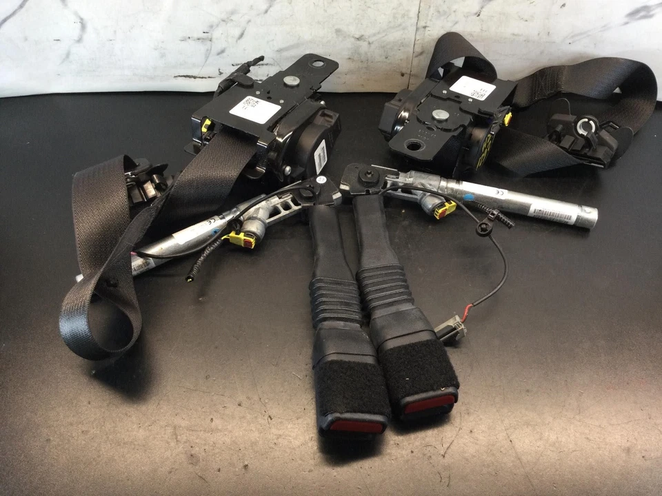 Cinturón de seguridad delantero izquierdo y derecho Dodge Charger 11-23 con hebillas y retractores Foto 2 de 3