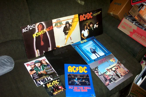 AC/DC 6 LP LOT w HIGH VOLTAGE, BACK IN BLACK, POWERAGE, DIRTY DEEDS + TOUR BOOK