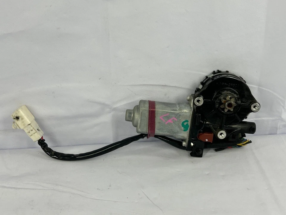 2004-2006 Toyota Tundra Left Front Window Motor 8572034030  - Image 2 of 4