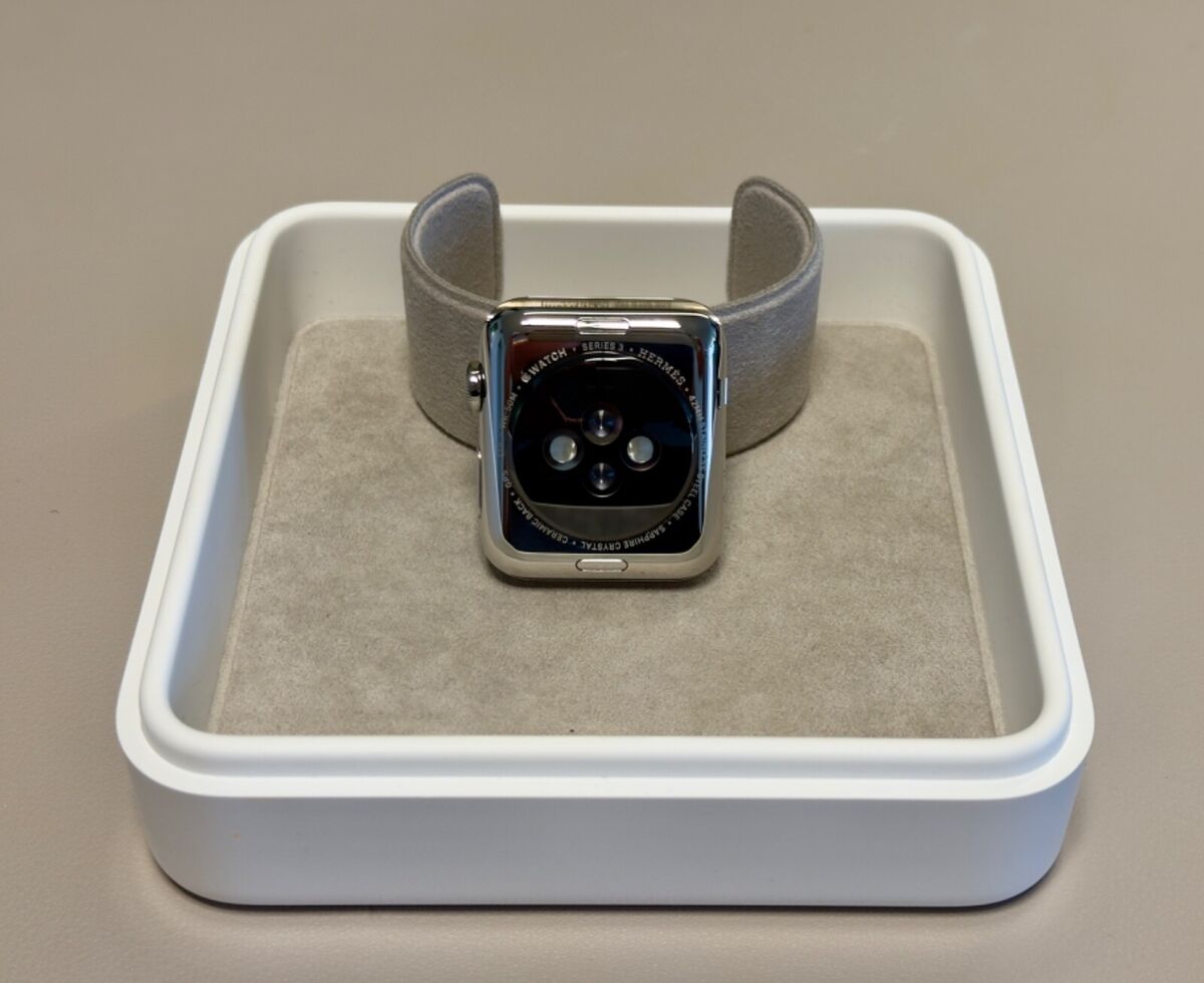 Apple Watch Hermes Series 3 (42MM GPS + Cellular) Stainless Apple Watch Hermes Series 3 (42MM GPS + Cellular) Stainless