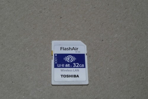 Toshiba Flashair W-04 WiFi 32 GB SD card wireless Secure Digital photo camera - Picture 1 of 2