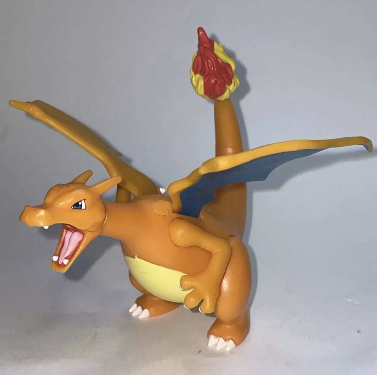 Jazwares Pokemon Charizard Deluxe Feature 2-in Action Figure with Figure Launcher