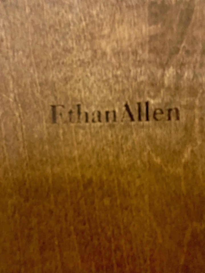 Gabinete de colección Ethan Allen Heirloom personalizado plano de habitación arce nuez moscada Foto 2 de 4