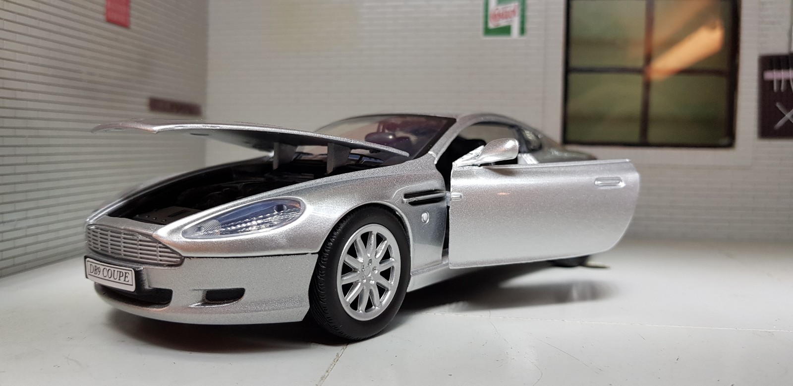 hot wheels aston martin db9