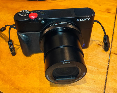 Sony DSC-RX100M5A   Digitale Kompaktkamera - Schwarz