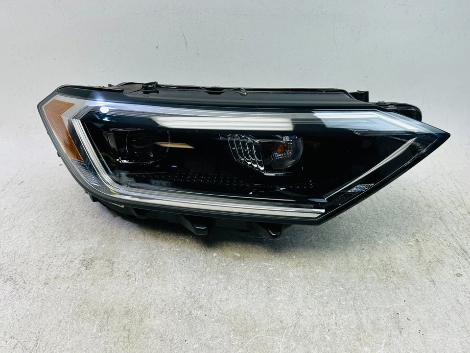 Faro derecho Volkswagen Jetta 2019 2020 2021 2022 2023 2024 OEM 17A941036C Foto 2 de 4