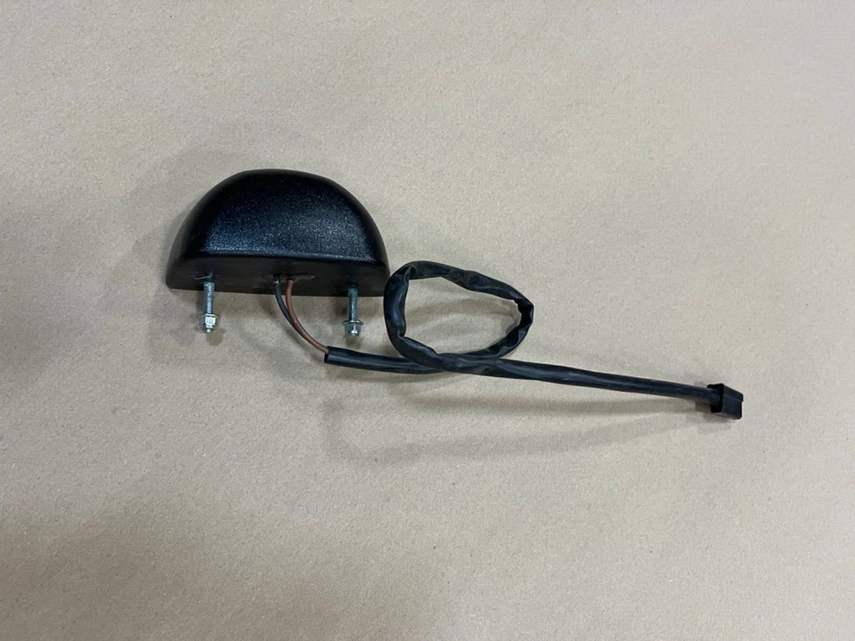 AM137917: лампа для номерного знака John Deere Gator (12-24 В) - Изображение 3 из 4