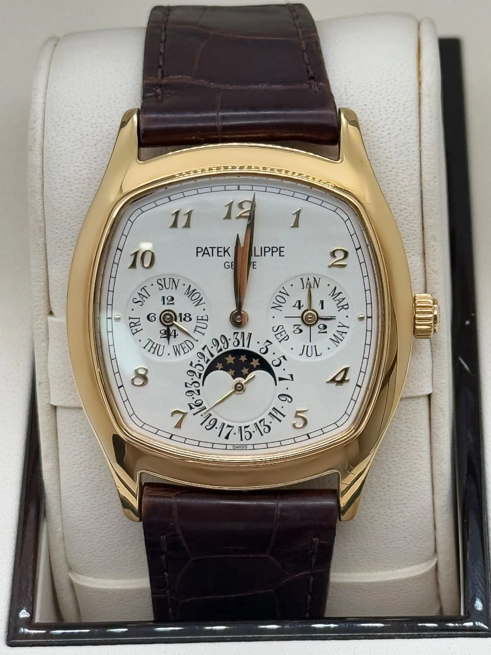 Patek Philippe — Patek Philippe Perpetual Calendar Grand 18kt Yellow Gold Ref. 5940J
