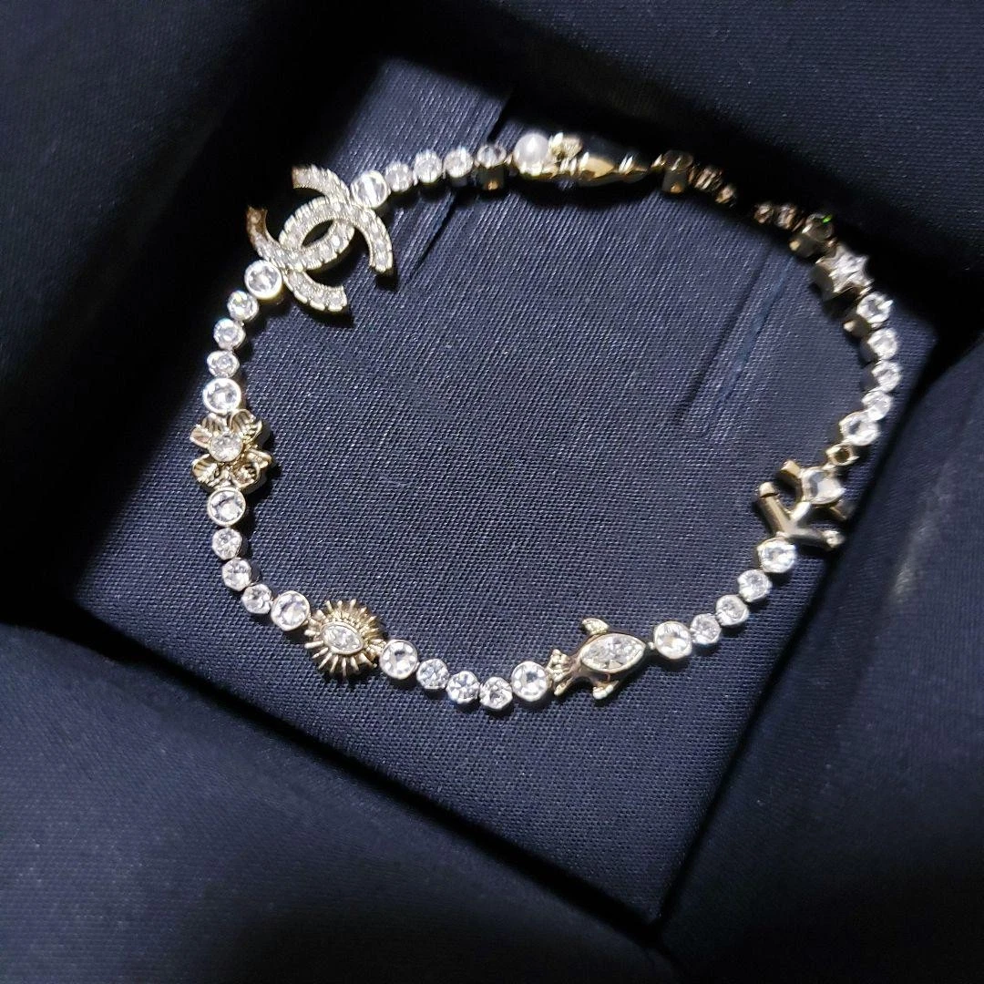 Collana Chanel Coco Mark strass metallo costume perle e strass 2025 CHANEL