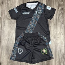 TRAJECITO DE GUATEMALA KIDS JERSEY  BLACK NEGRO VISITA 2025  TALLA PARA NIÑOS