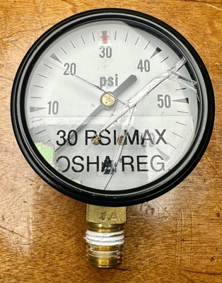 #ad USG 10 60PSI Pressure Gauge 1 2quot; Bottom Mount 4quot; Face Flange Mount BROKEN Glass $43.00