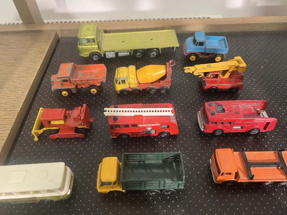  14 Vintage  70s Matchbox Trucks Lorries caravan dust cart tipper bus rare  vgc - Image 4 of 4