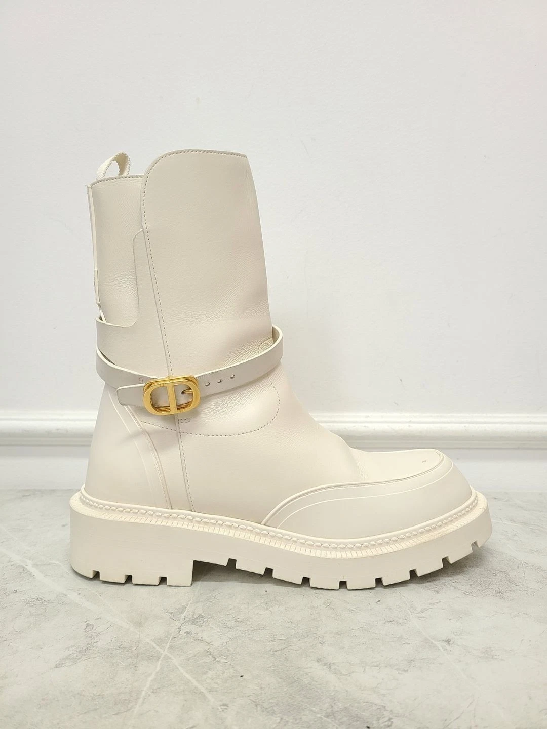Bottines Dior blanc veau ton or 132874748