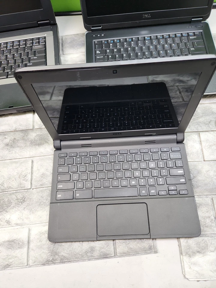 lote de 3 laptops Dell vintage como no está probado sin cargador Foto 4 de 4
