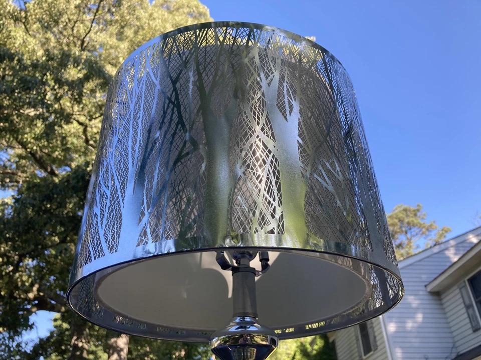 Pantalla de lámpara plateada con patrón de ramas de árbol 28” lámpara de mesa plateada IMPRESIONANTE Foto 2 de 4