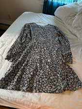 Uniqlo Black/White Floral A-Line Knee Dress Long Sleeve Rayon Size medium