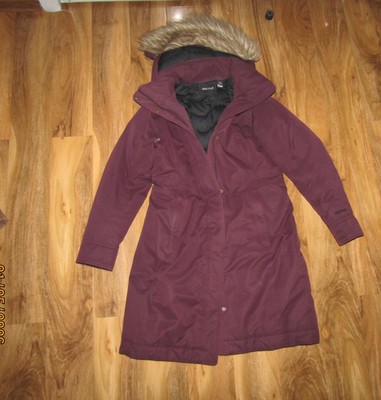 Marmot Damen lange Daunenjacke Deep Plum 700 Füllung M lila Fellkapuze