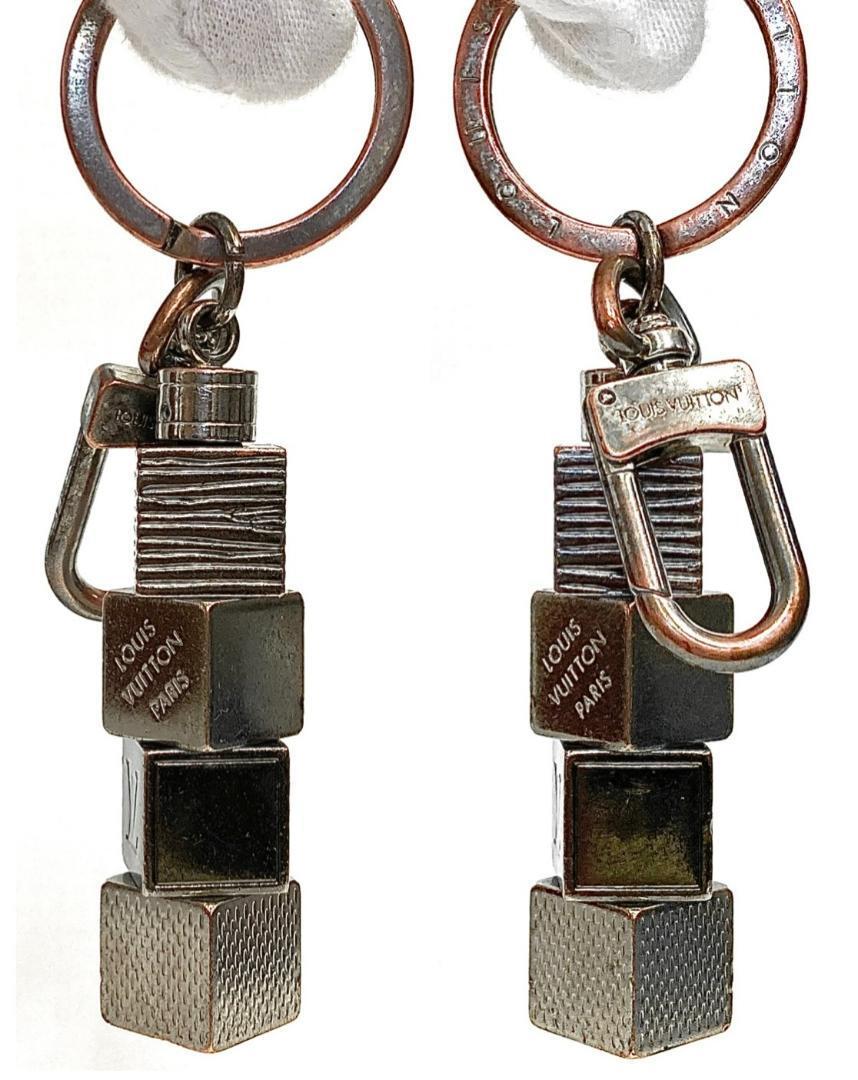 LOUIS VUITTON   キューブ　ロゴ　ブラック　キーホルダー 0027137-1.jpg