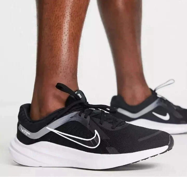 SIZE 13 MEN S NIKE QUEST 5 BLACK WHITE DD0204 001 RUNNING