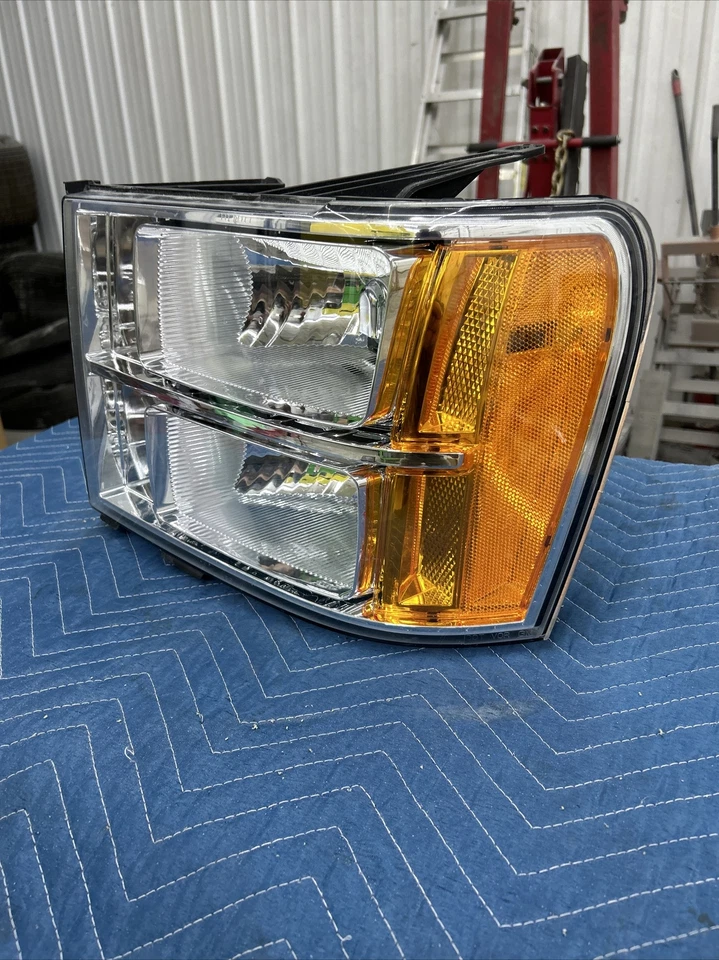 Faro lateral izquierdo pasajero GMC SIERRA 1500 07 08 09 10 11 12 2013 OEM RARO Foto 2 de 4